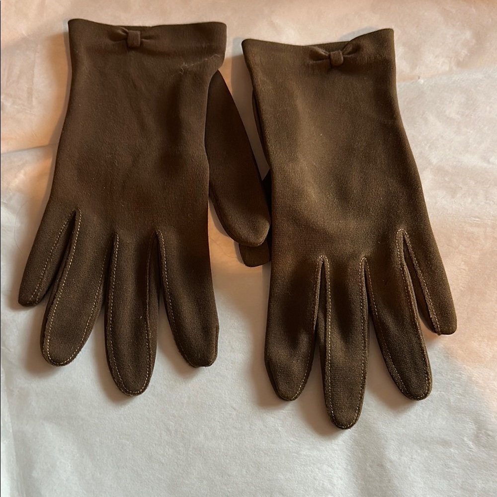 Elegant Brown Gloves with Bow Detail